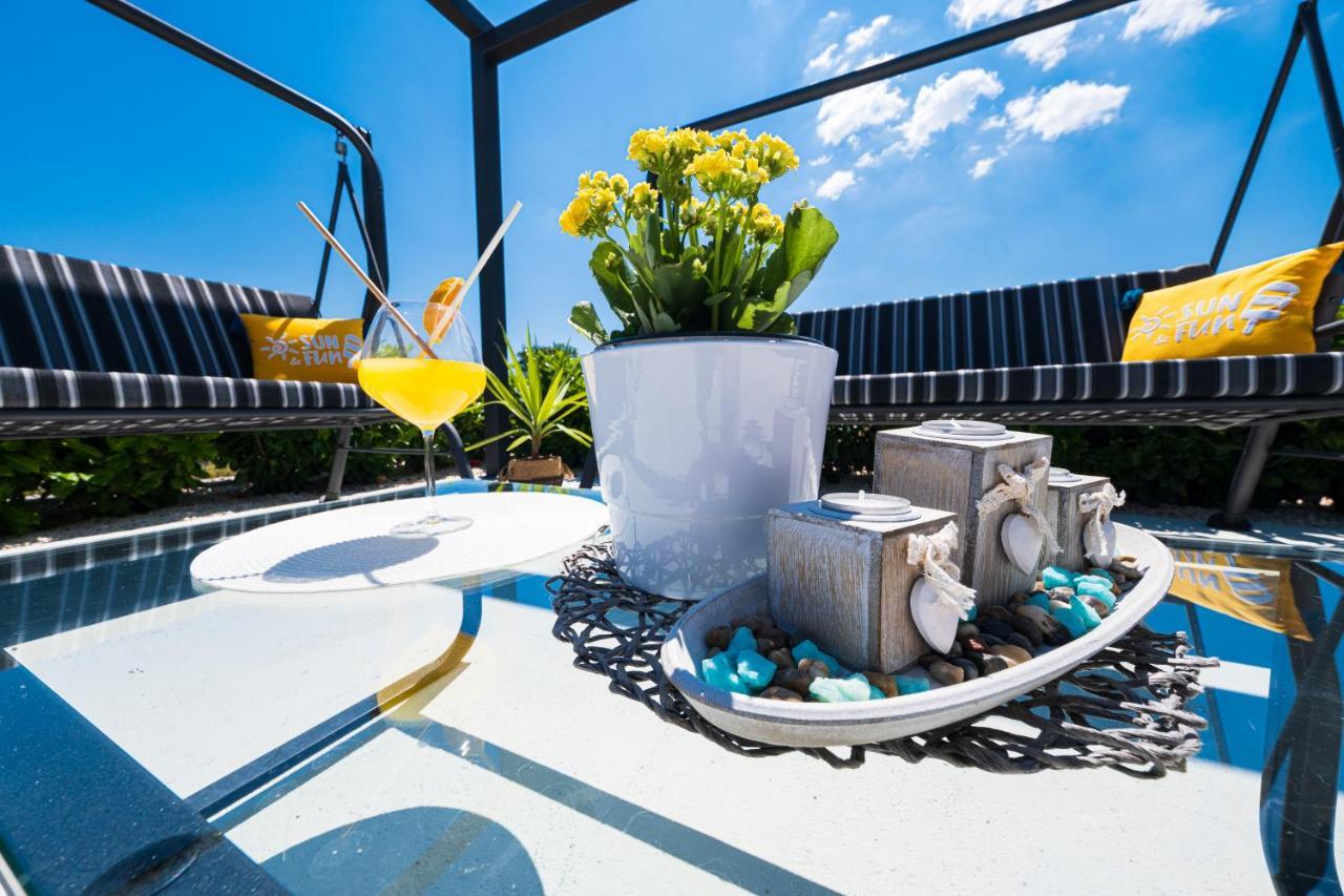 Villa Sky - Heating Pool Kaštel Novi エクステリア 写真