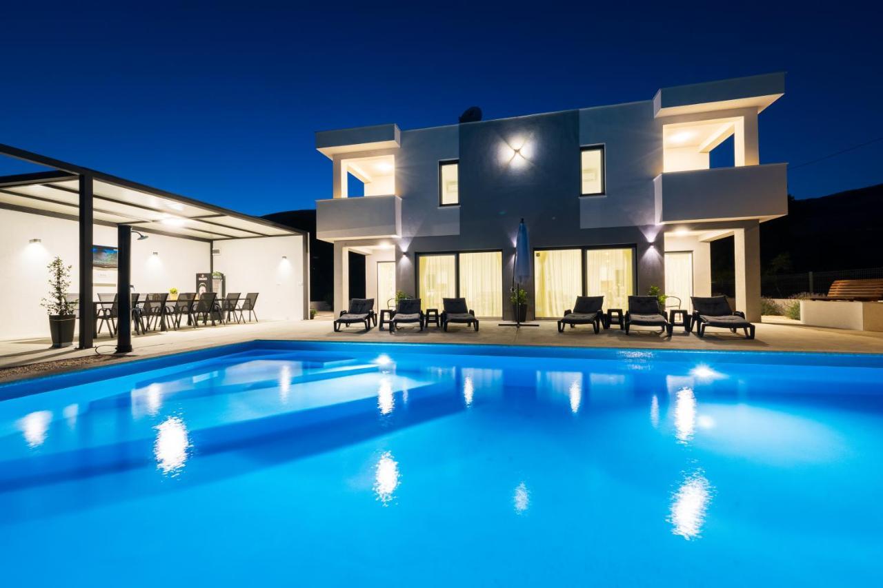 Villa Sky - Heating Pool Kaštel Novi エクステリア 写真