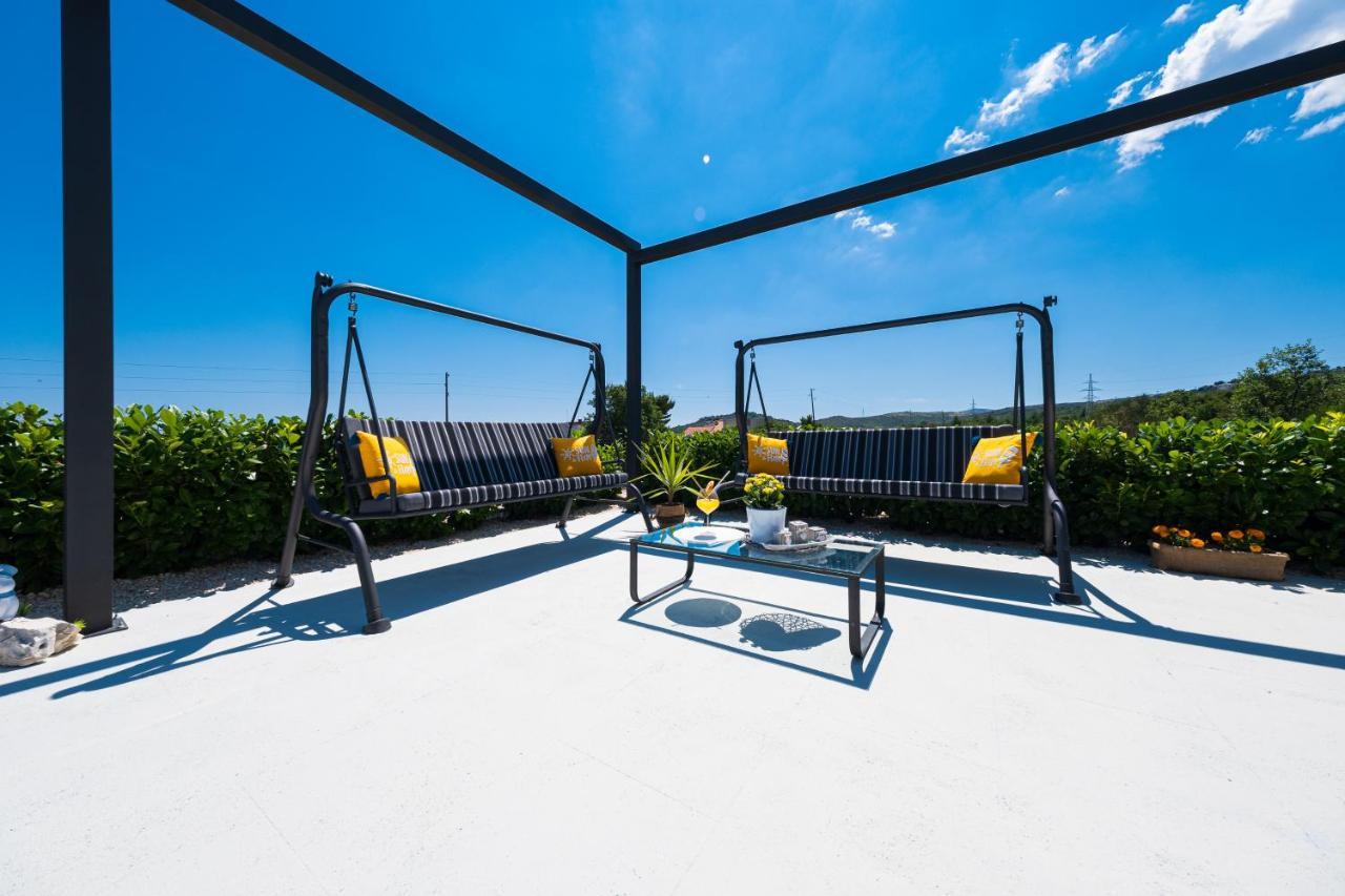Villa Sky - Heating Pool Kaštel Novi エクステリア 写真
