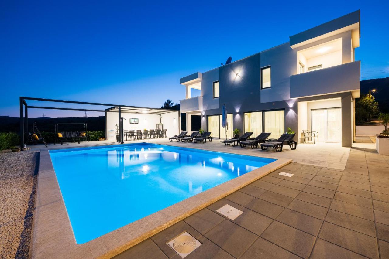 Villa Sky - Heating Pool Kaštel Novi エクステリア 写真