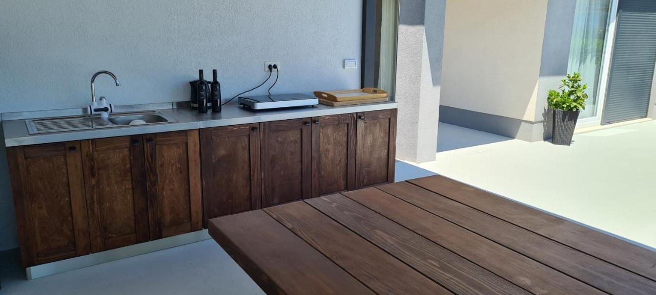 Villa Sky - Heating Pool Kaštel Novi エクステリア 写真