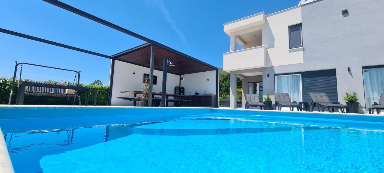 Villa Sky - Heating Pool Kaštel Novi エクステリア 写真