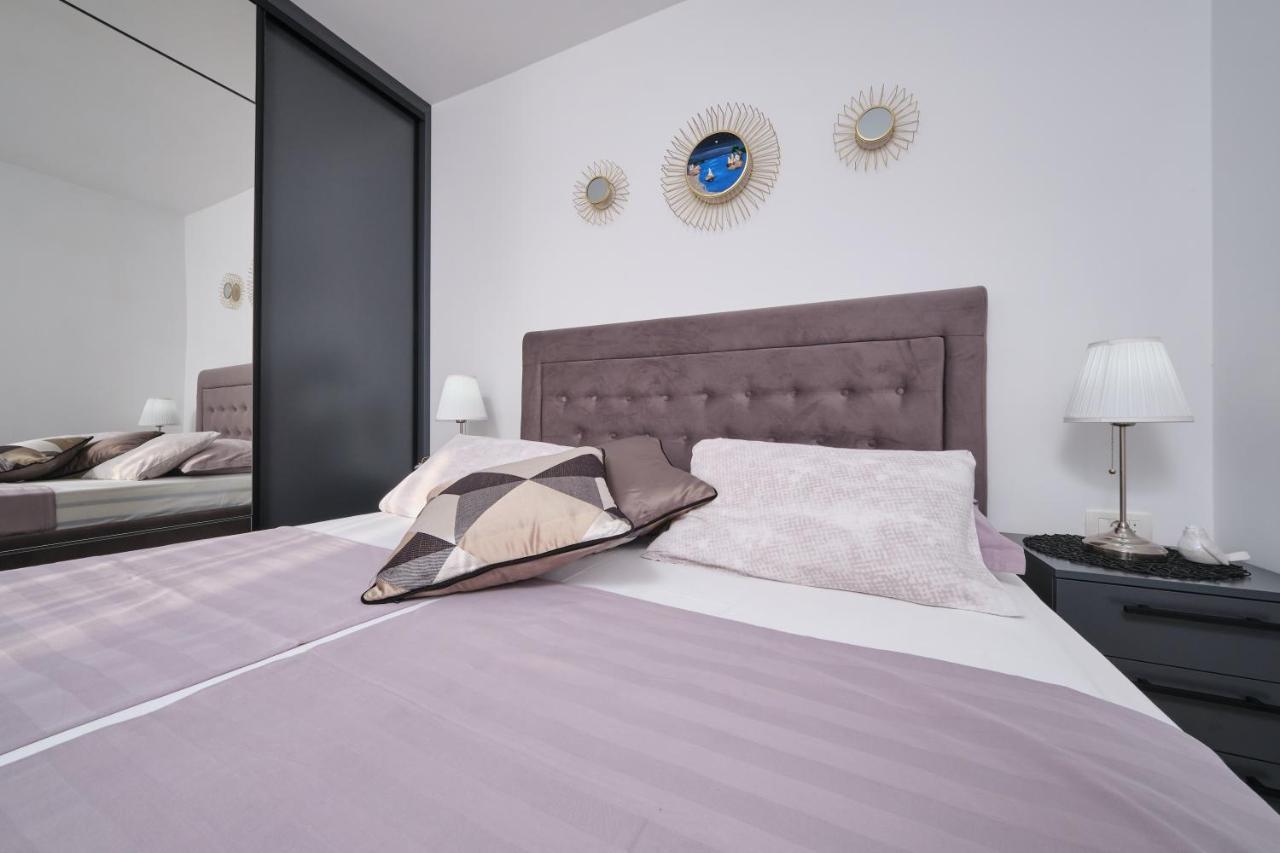 Villa Sky - Heating Pool Kaštel Novi エクステリア 写真