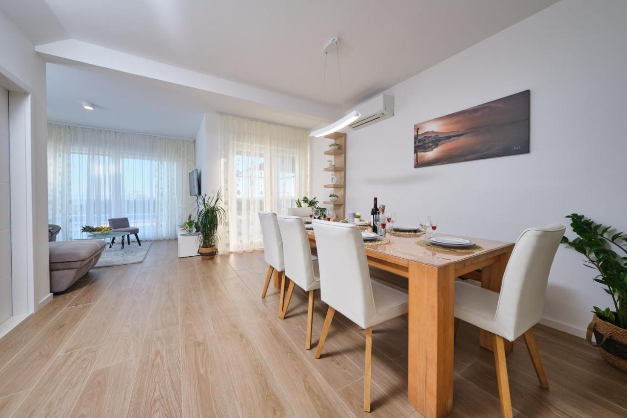 Villa Sky - Heating Pool Kaštel Novi エクステリア 写真