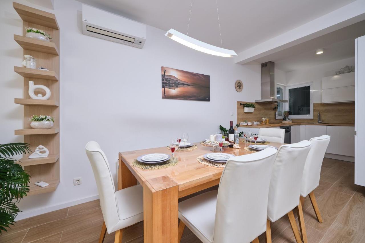 Villa Sky - Heating Pool Kaštel Novi エクステリア 写真