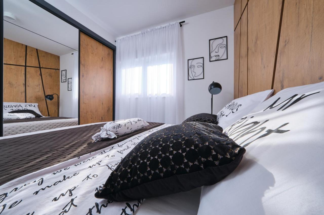 Villa Sky - Heating Pool Kaštel Novi エクステリア 写真
