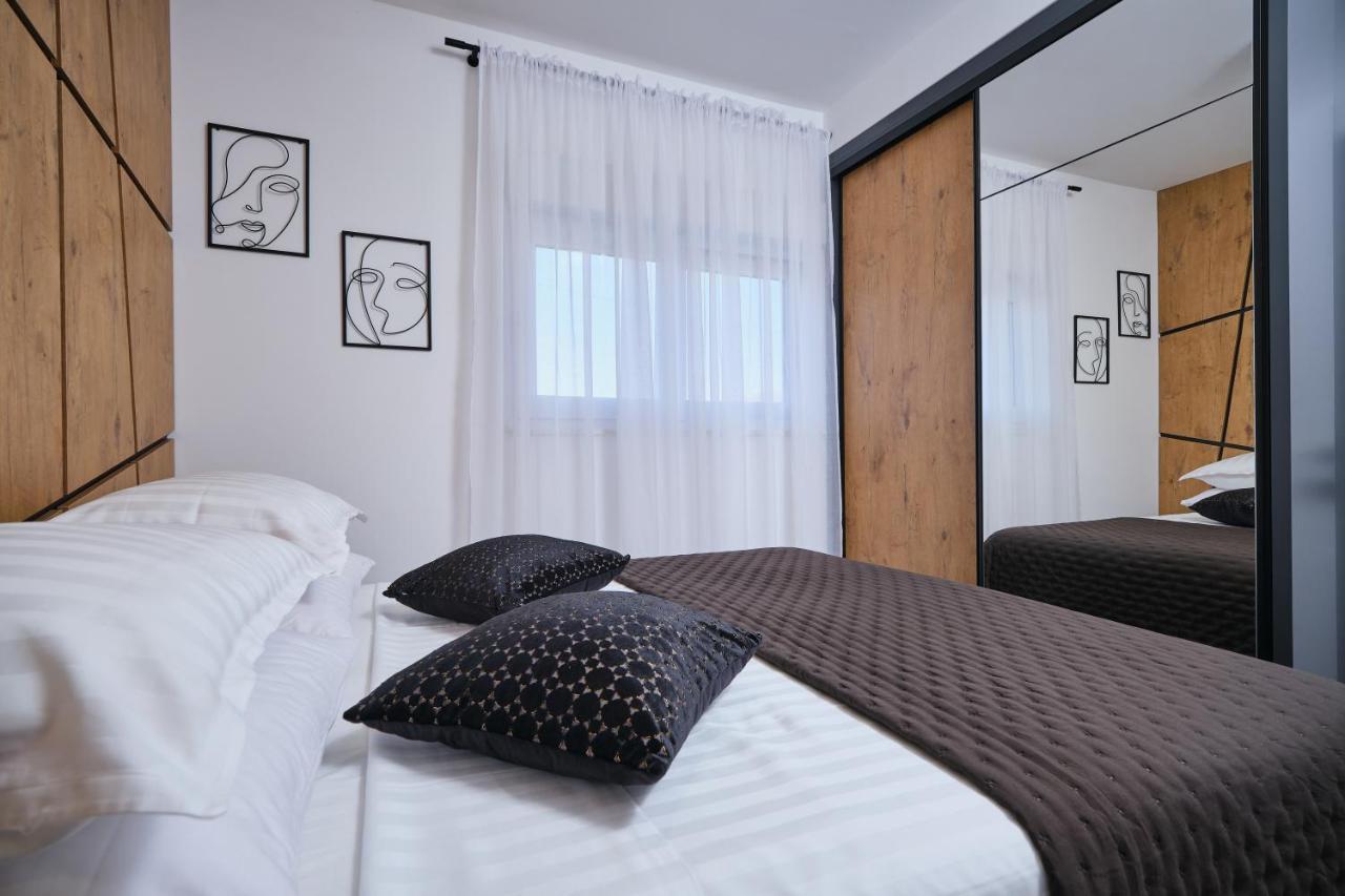 Villa Sky - Heating Pool Kaštel Novi エクステリア 写真