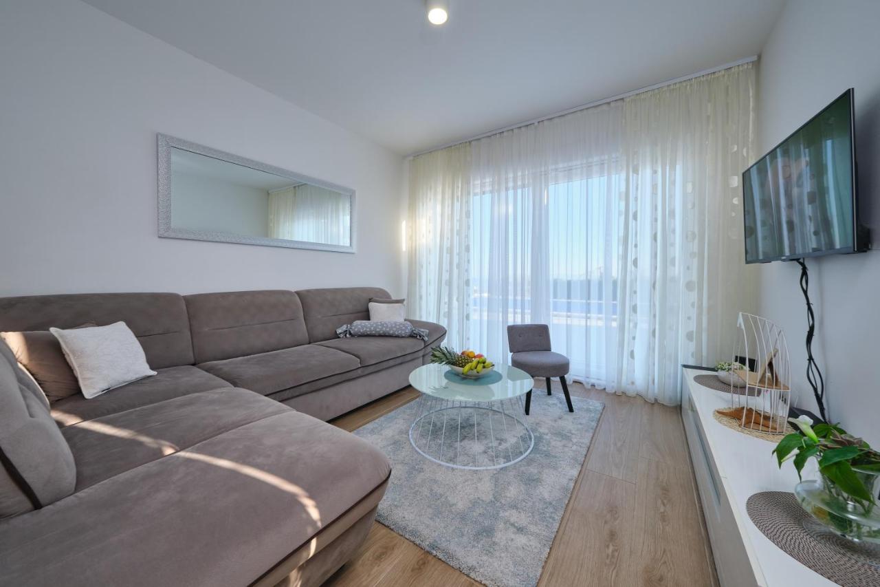Villa Sky - Heating Pool Kaštel Novi エクステリア 写真