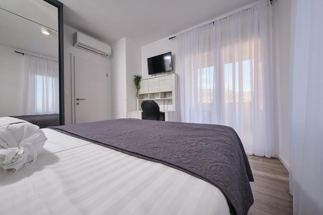 Villa Sky - Heating Pool Kaštel Novi エクステリア 写真