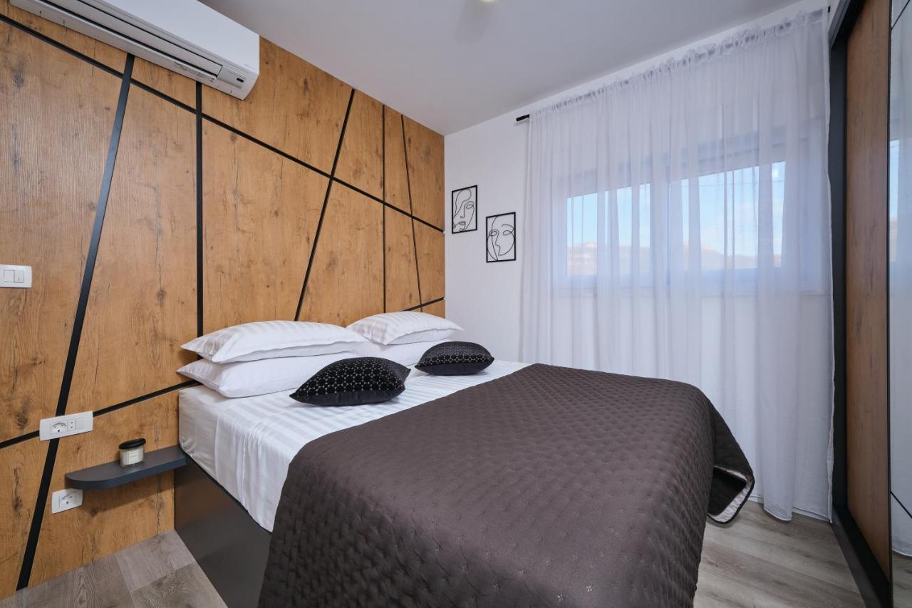 Villa Sky - Heating Pool Kaštel Novi エクステリア 写真