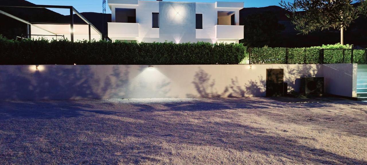 Villa Sky - Heating Pool Kaštel Novi エクステリア 写真