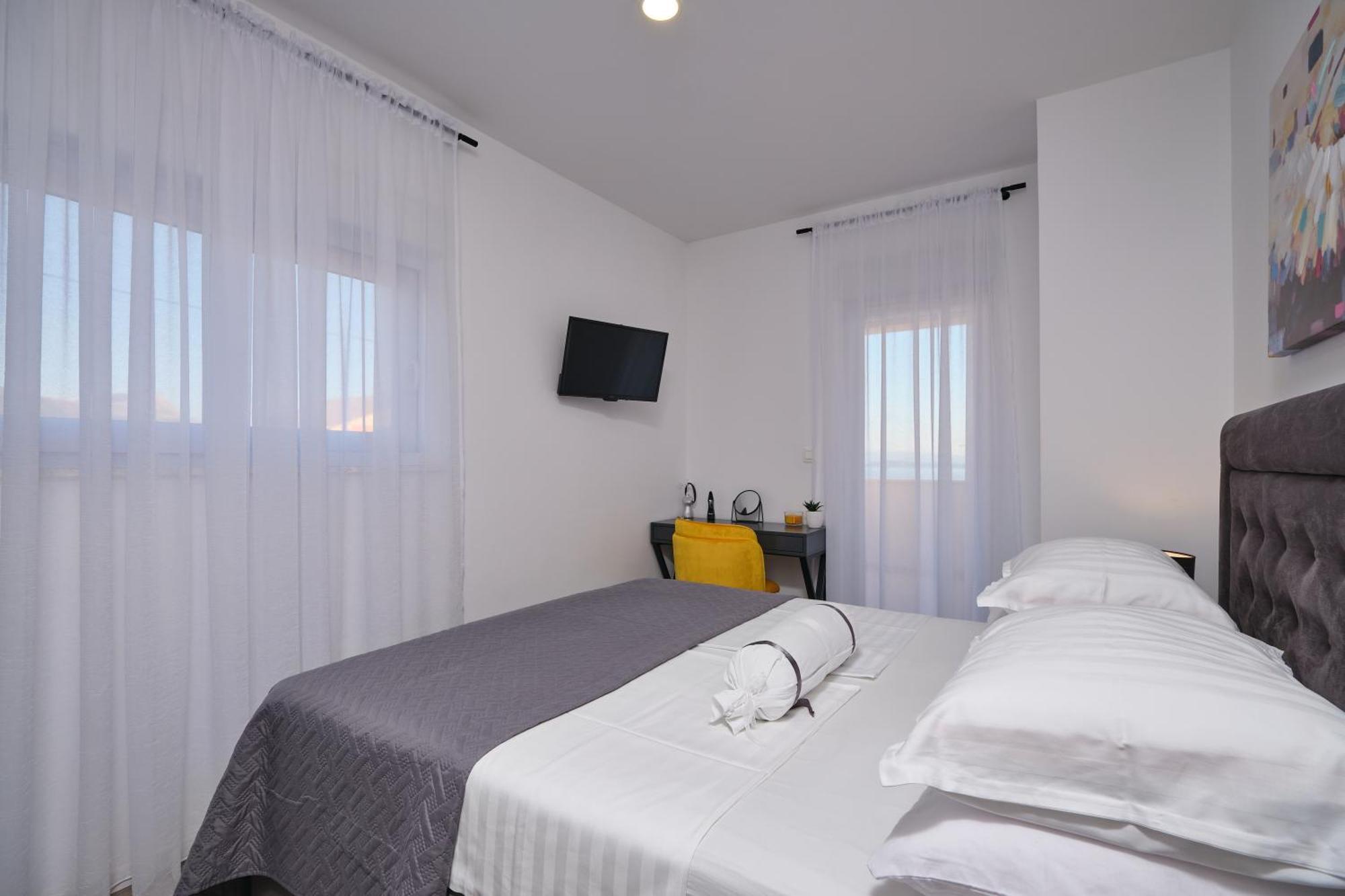 Villa Sky - Heating Pool Kaštel Novi エクステリア 写真