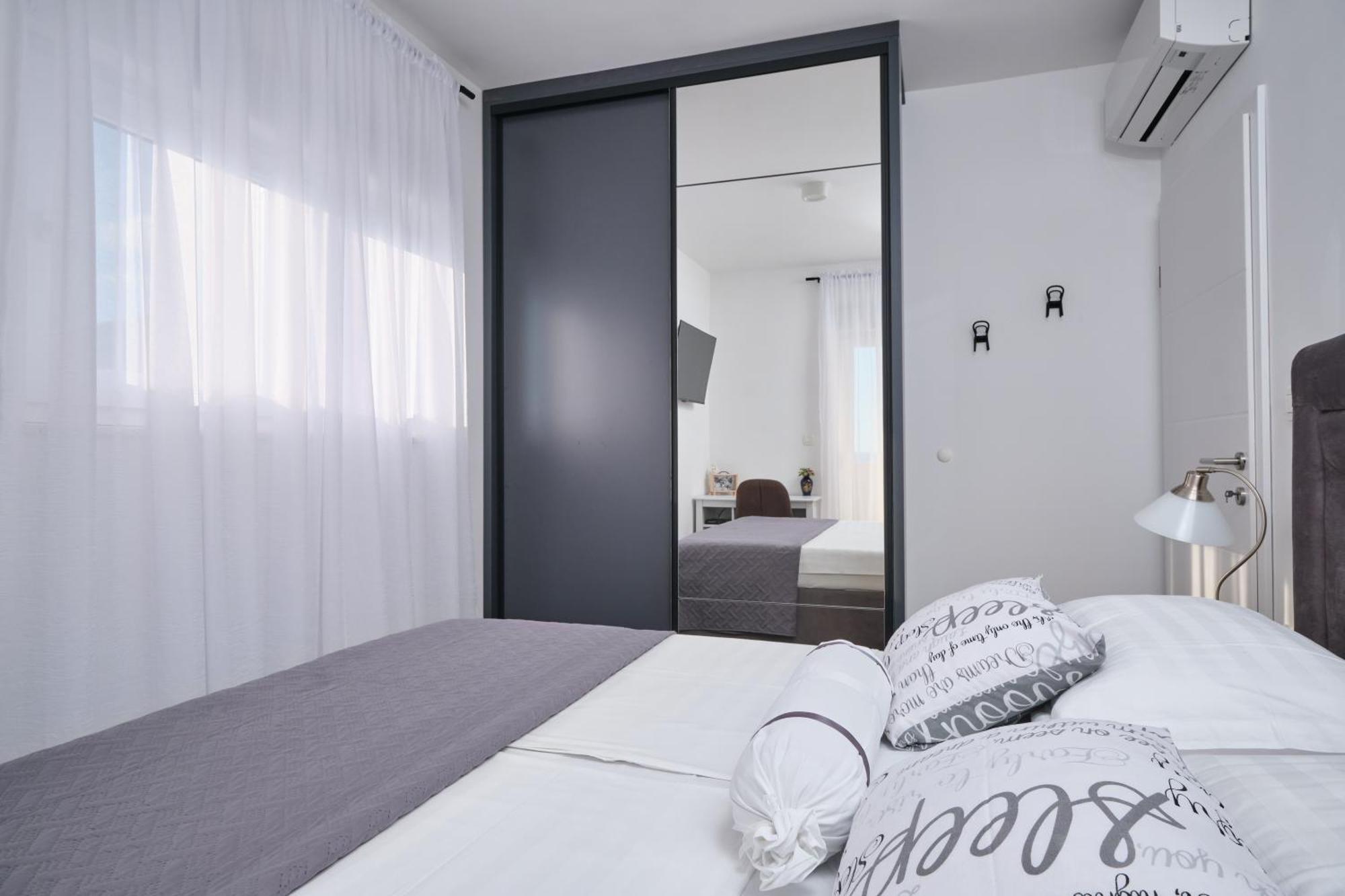 Villa Sky - Heating Pool Kaštel Novi エクステリア 写真
