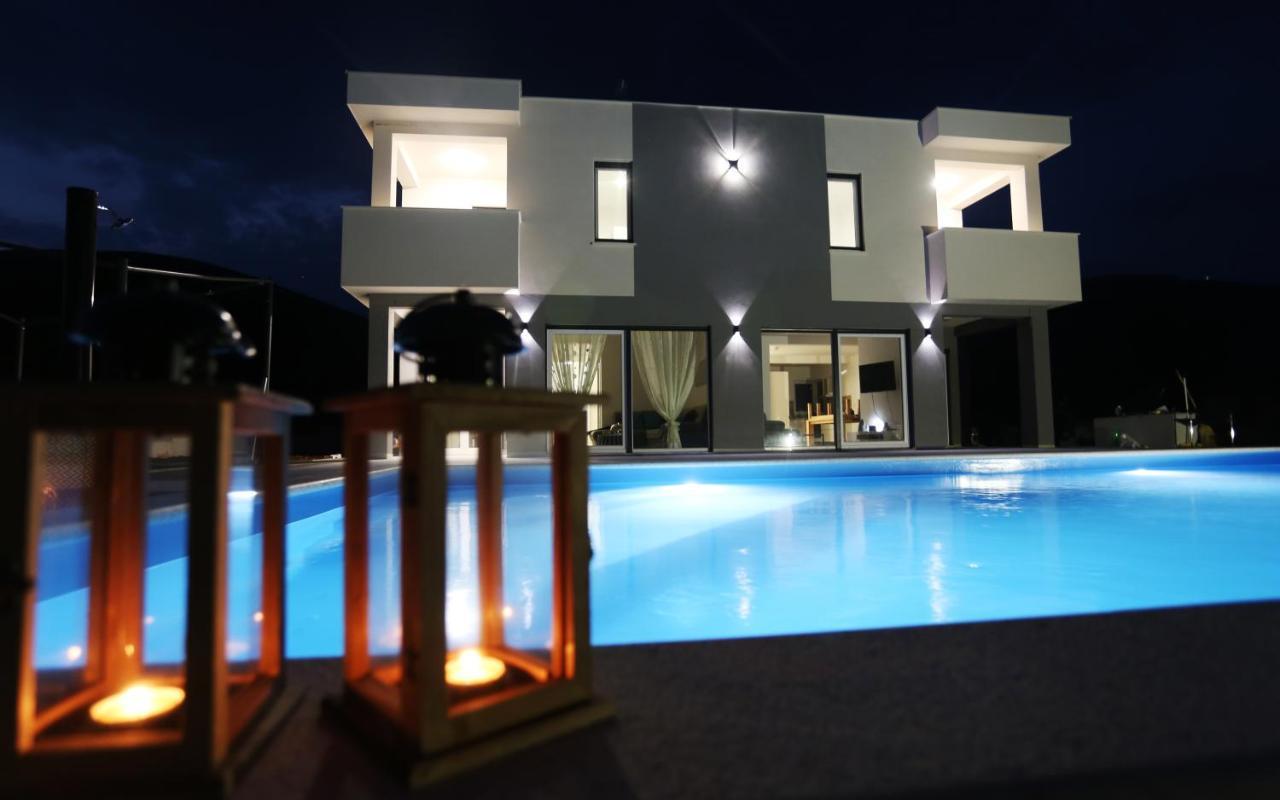 Villa Sky - Heating Pool Kaštel Novi エクステリア 写真