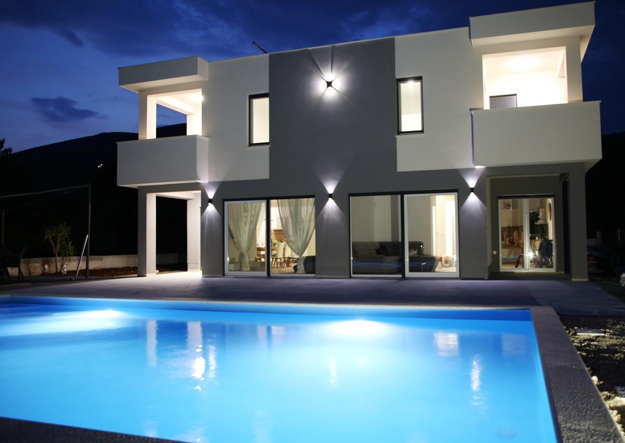 Villa Sky - Heating Pool Kaštel Novi エクステリア 写真