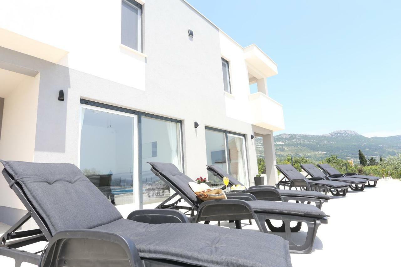 Villa Sky - Heating Pool Kaštel Novi エクステリア 写真