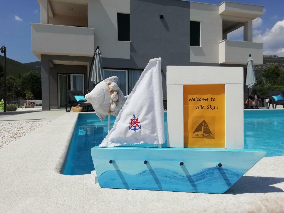 Villa Sky - Heating Pool Kaštel Novi エクステリア 写真