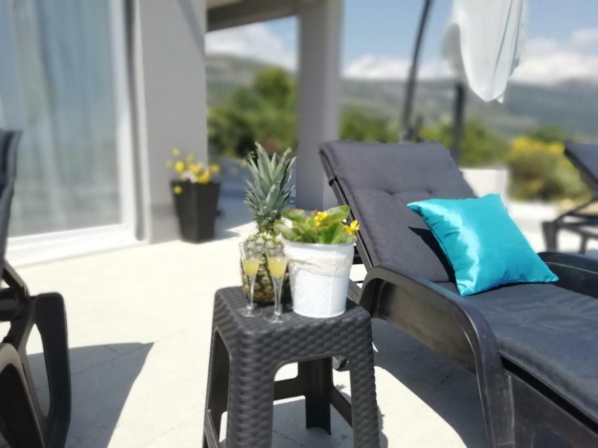 Villa Sky - Heating Pool Kaštel Novi エクステリア 写真