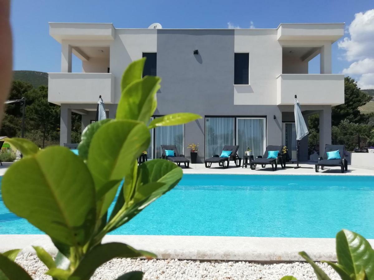 Villa Sky - Heating Pool Kaštel Novi エクステリア 写真